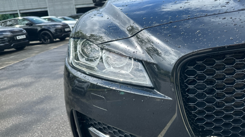 Jaguar F-Pace 2.0d R-Sport 5dr Auto AWD Diesel Estate